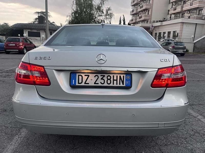 Usata Mercedes E250 Elegance 204 CV (150 kW) 2009 Argento Berlina