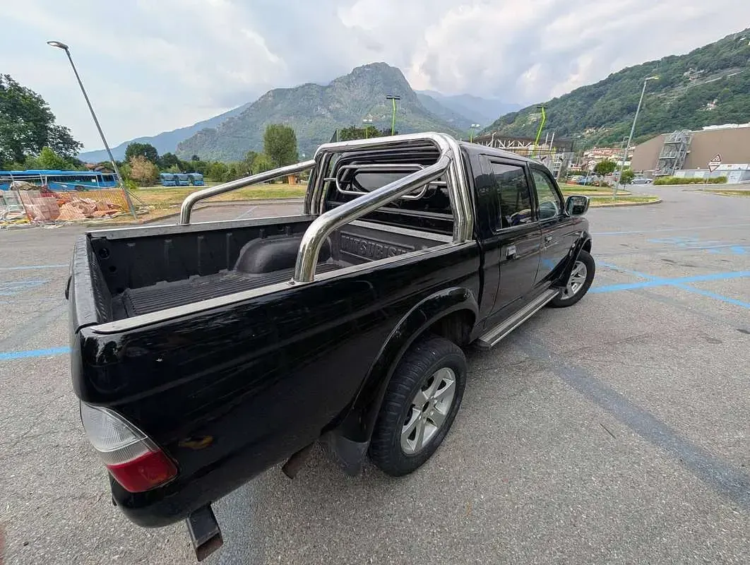 Usata Mitsubishi L200 Intense 136 CV (100 kW) 2006 Nero Pick-up