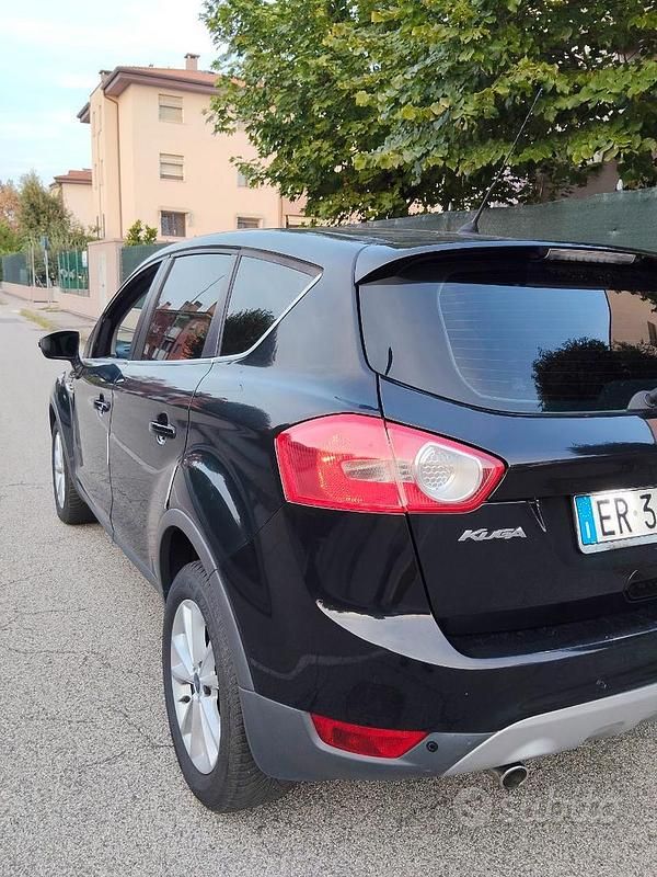 Begagnad Ford Kuga 140 HK (102 kW) 2013 Svart SUV