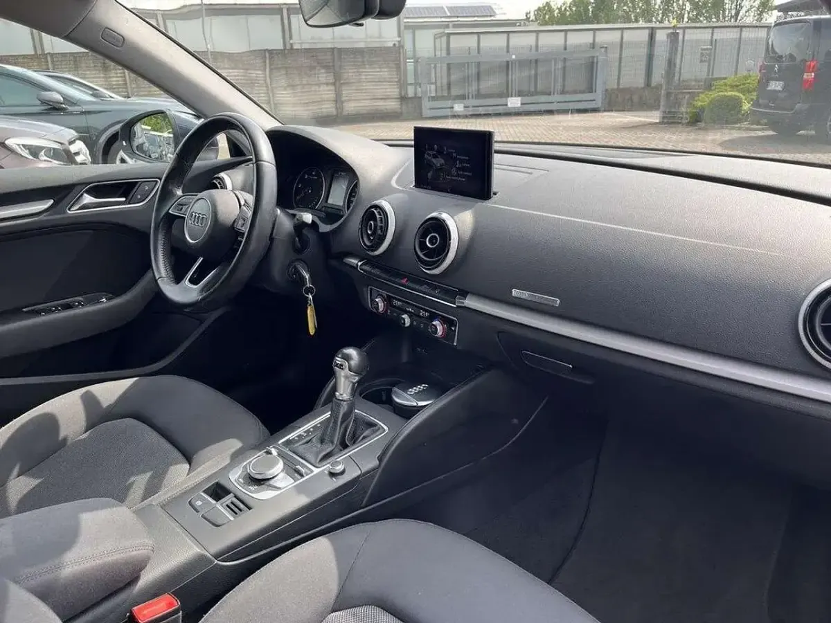 Usata Audi A3 Business 110 CV (80 kW) 2016 Blu Berlina