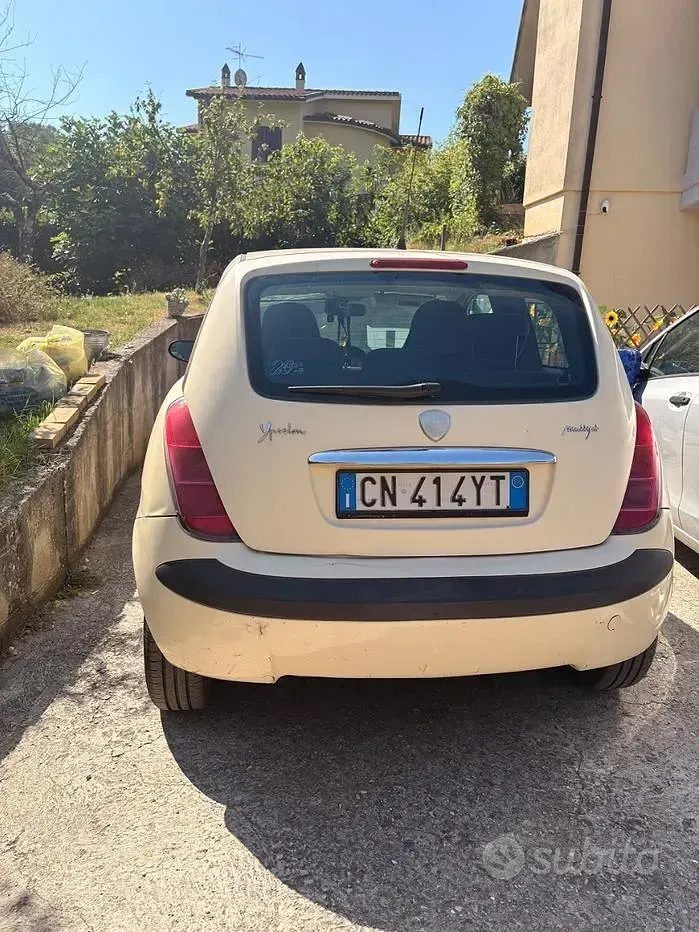 Usata Lancia Ypsilon 54 CV (39 kW) 2004 Giallo Utilitaria