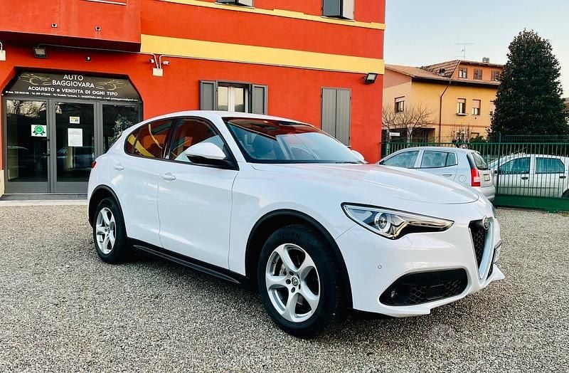 Bianco Usata 2018 Alfa Romeo Stelvio SUV | 19.900 € (Buon prezzo) - Immagine 1/4