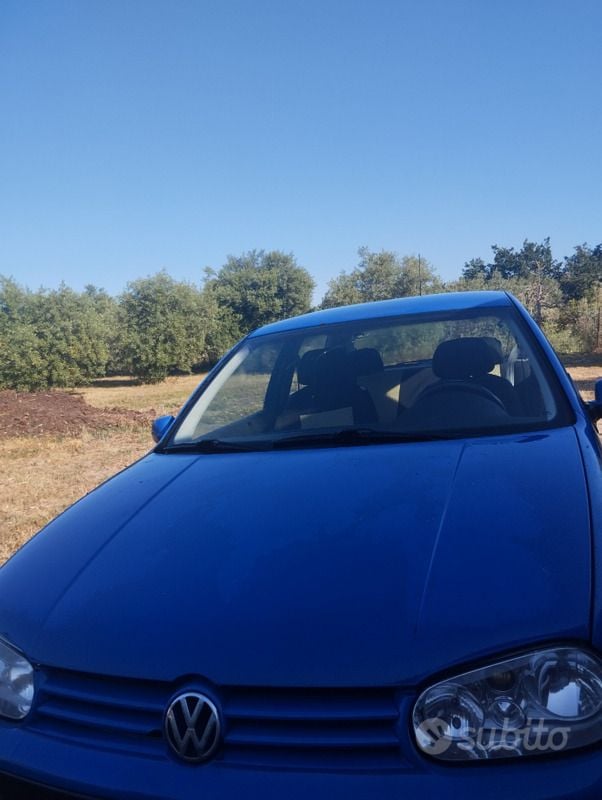 Usata VW Golf IV 90 CV (66 kW) 1999 Blu Utilitaria
