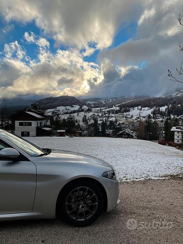 Usata Alfa Romeo Giulia 150 CV (110 kW) 2017 Grigio Berlina