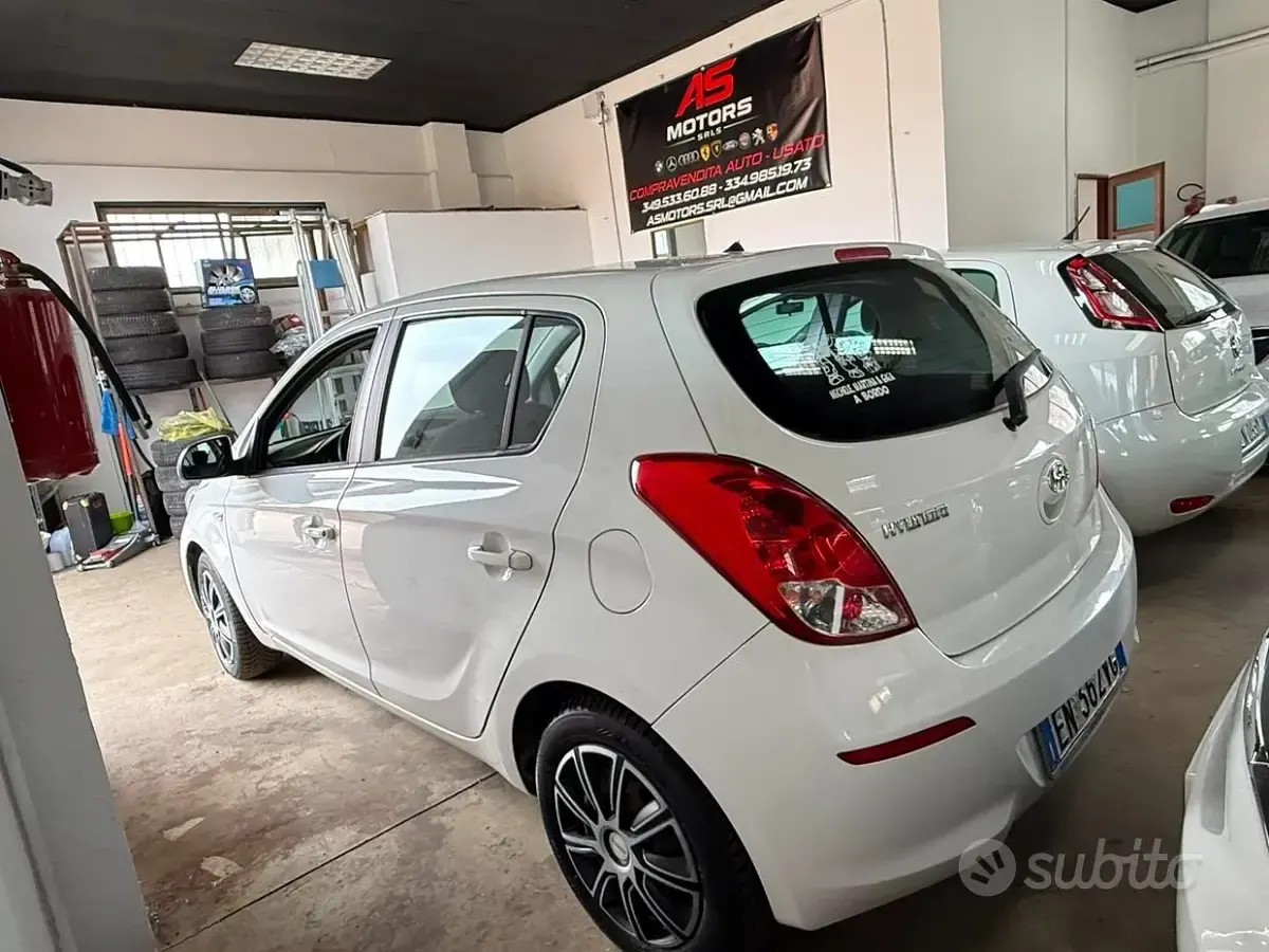 Usata Hyundai i20 Edition 85 CV (62 kW) 2012 Bianco Utilitaria