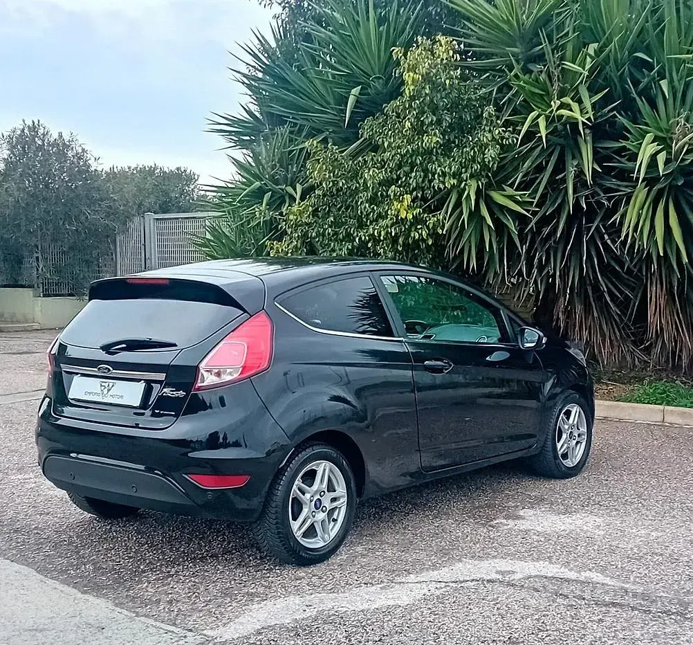 Usata Ford Fiesta Titanium 75 CV (55 kW) 2015 Nero Utilitaria