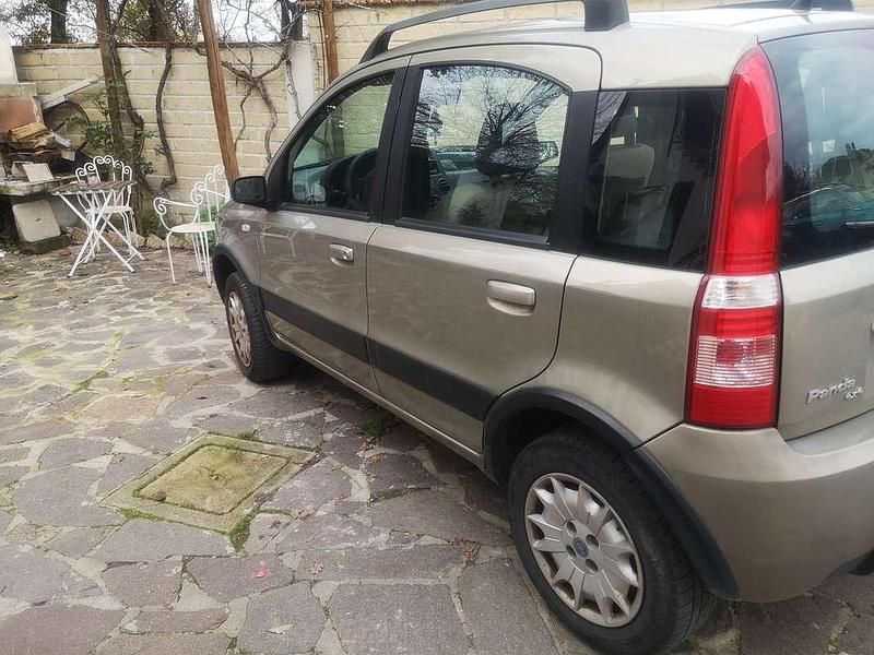 Usata Fiat Panda 4x4 Climbing 60 CV (44 kW) 2006 Utilitaria