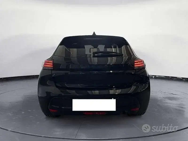 Usata Peugeot 208 Allure 102 CV (75 kW) 2025 Nero Utilitaria