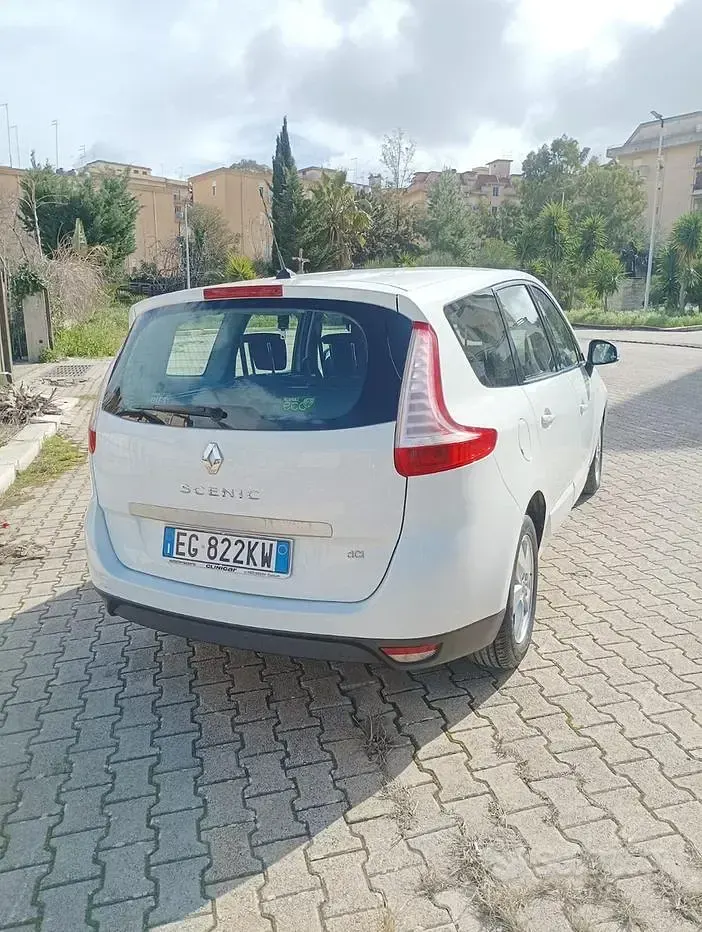 Usata Renault Scénic III 110 CV (80 kW) 2011 Monovolume