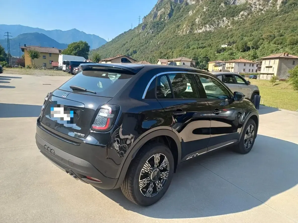 Usata Fiat 600 135 CV (99 kW) 2025 Nero SUV