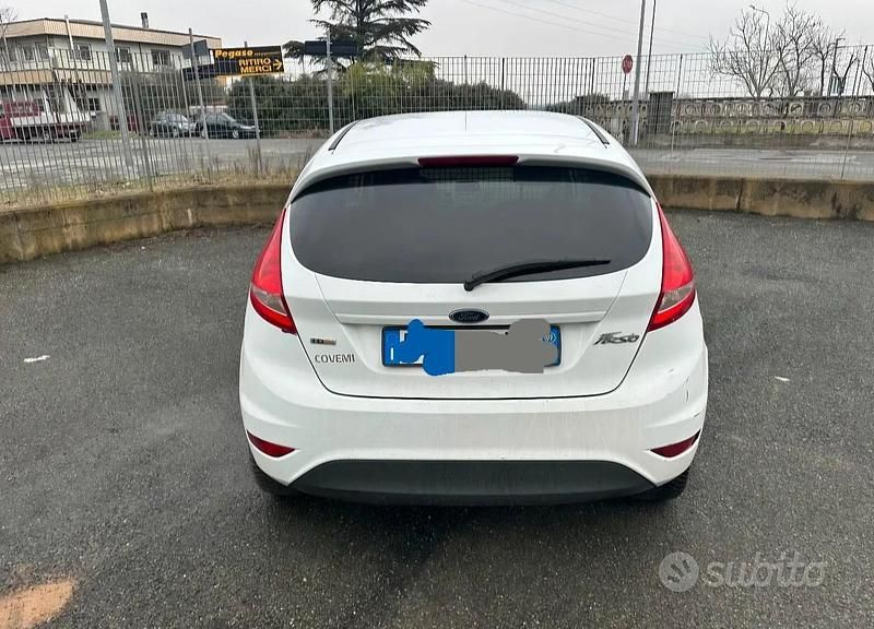 Usata Ford Fiesta 68 CV (50 kW) 2009 Bianco Utilitaria