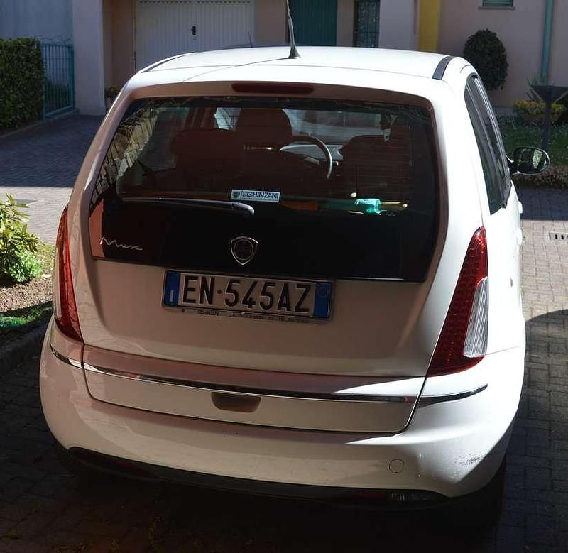 Usata Lancia Musa 77 CV (56 kW) 2012 Bianco Monovolume