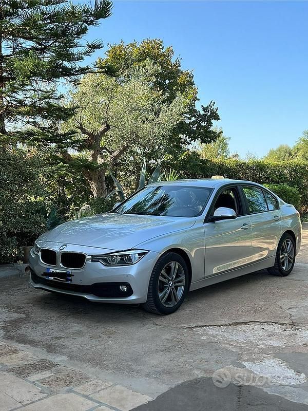 Grigio Usata 2016 BMW 318 Tre volumi | 12.800 € (Molto cara) - Immagine 1/4
