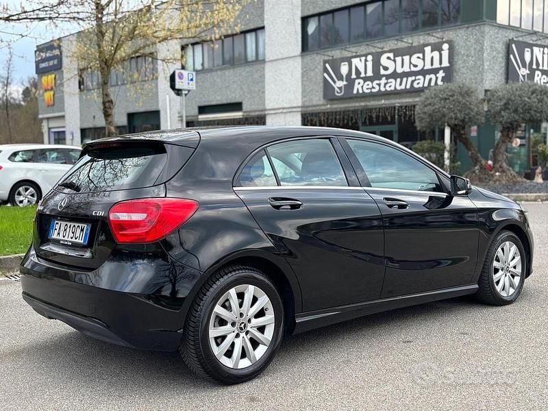 Usata Mercedes A180 Advanced 108 CV (79 kW) 2015 Nero Berlina