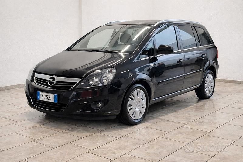Usata Opel Zafira 150 CV (110 kW) 2012 Nero Monovolume