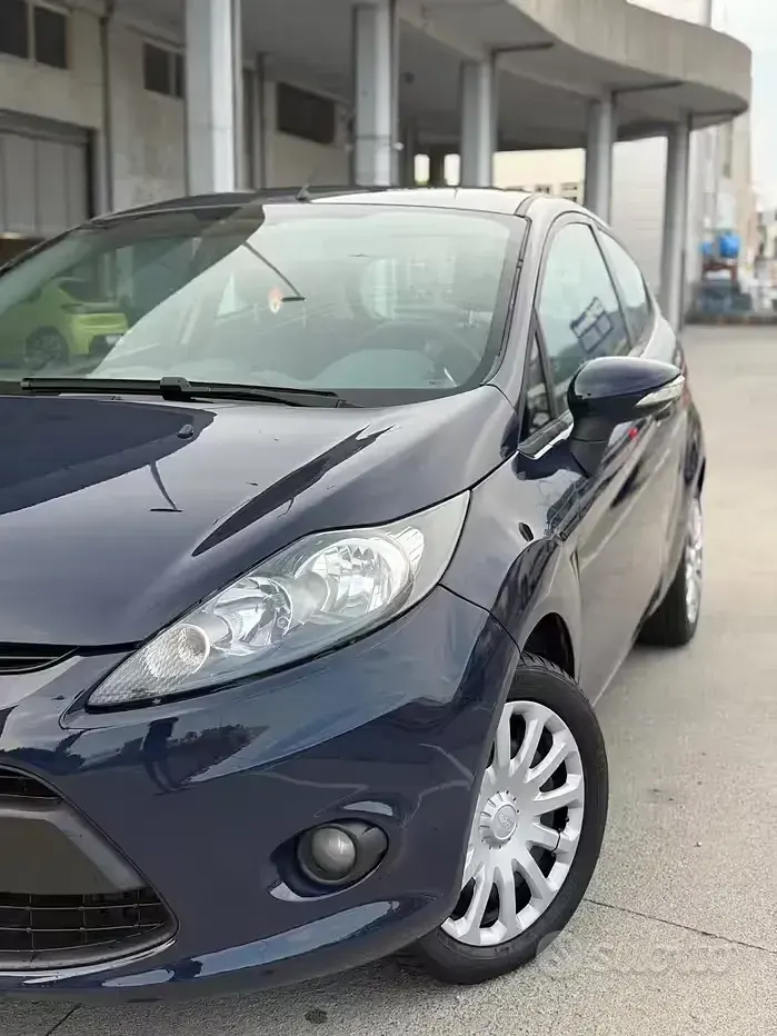 Usata Ford Fiesta Titanium 60 CV (44 kW) 2011 Blu Berlina