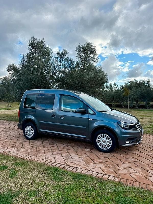 Usata VW Caddy 2019 Grigio Monovolume