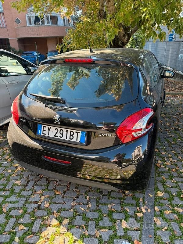 Usata Peugeot 208 2014 Nero Utilitaria
