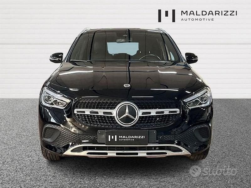 Usata Mercedes E250 160 CV (117 kW) 2023 Nero SUV