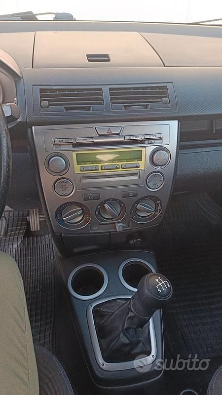 Usata Mazda 2 68 CV (50 kW) 2005 Grigio Utilitaria