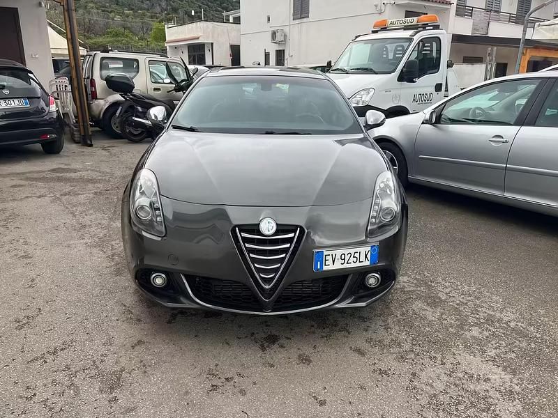 Usata Alfa Romeo Giulietta Exclusive 175 CV (128 kW) 2014 Giallo Utilitaria