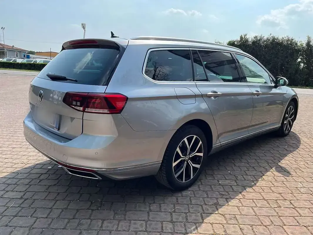 Begagnad VW Passat Executive 150 HK (110 kW) 2022 Kombi