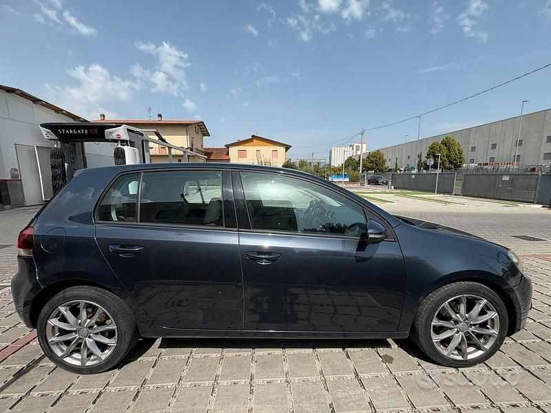 Usata VW Golf VI 122 CV (89 kW) 2009 Blu Utilitaria