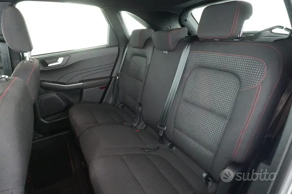 Usata Ford Kuga ST-Line 152 CV (111 kW) 2023 Magnetic grey  metallizzato SUV