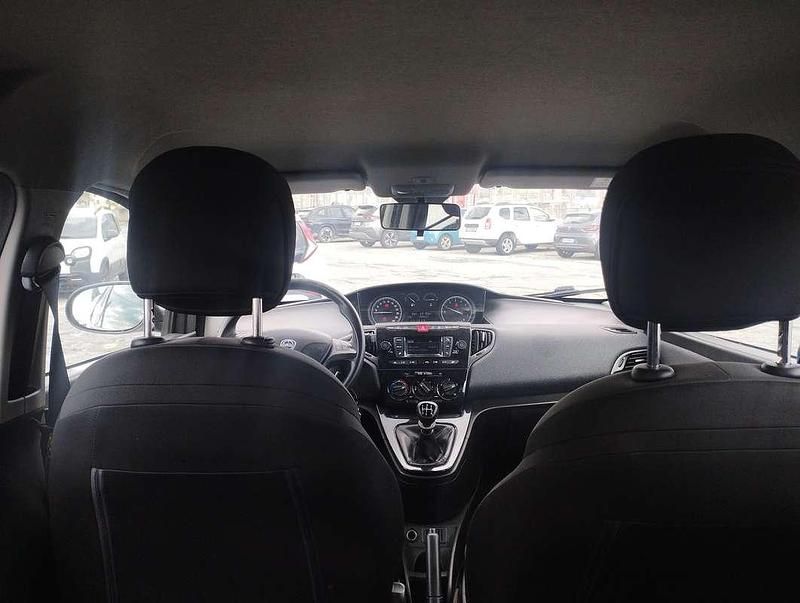 Usata Lancia Ypsilon 69 CV (50 kW) 2018 Bianco Utilitaria