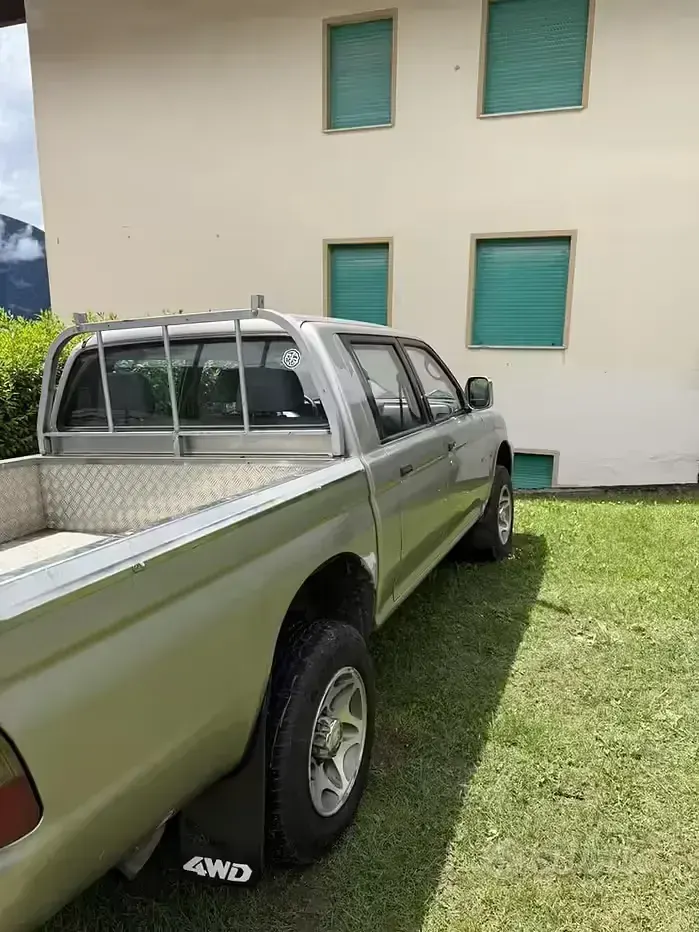 Usata Mitsubishi L200 100 CV (73 kW) 1997 Grigio Pick-up