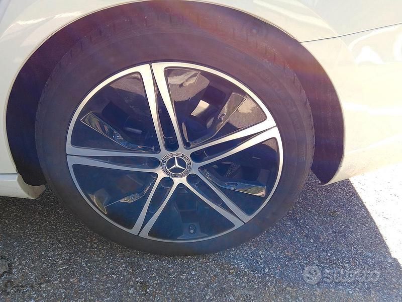 Begagnad Mercedes A200 150 HK (110 kW) 2022 Vit Sedan