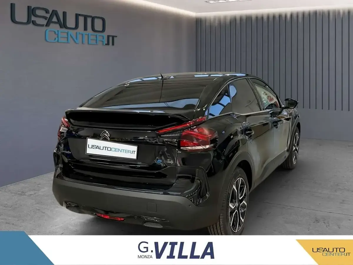 Usata Citroën e-C4 Shine 100 kW (136 CV) 2023 Grigio SUV