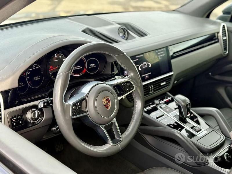 Usata Porsche Cayenne Platinum Edition 340 CV (250 kW) 2019 Grigio scuro SUV