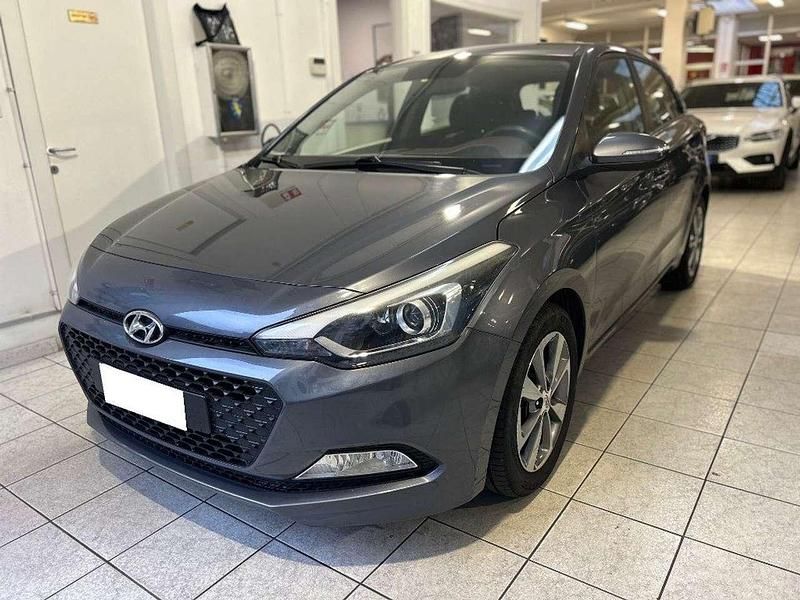 Grigio scuro metallizzato Usata 2017 Hyundai i20 Style Tre volumi | 7890 € (Buon prezzo) - Immagine 1/4