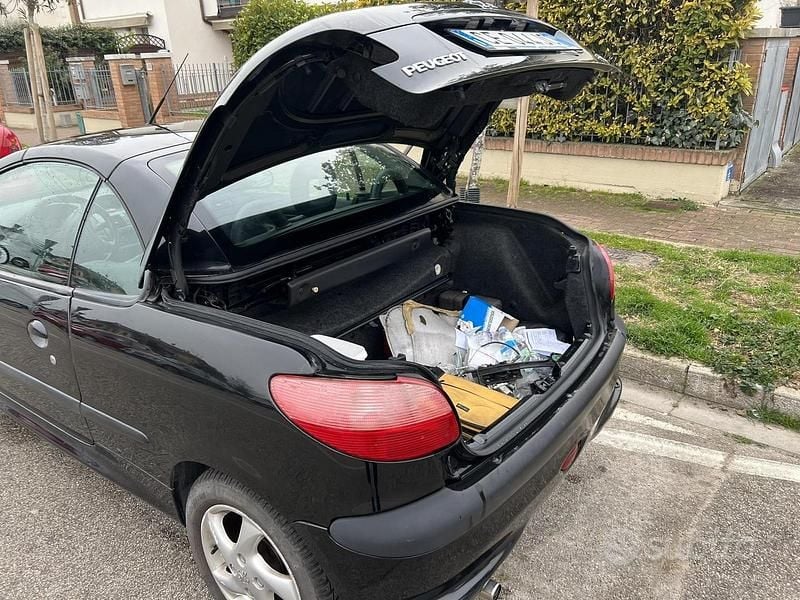 Begagnad Peugeot 206 109 HK (80 kW) 2002 Svart Cab