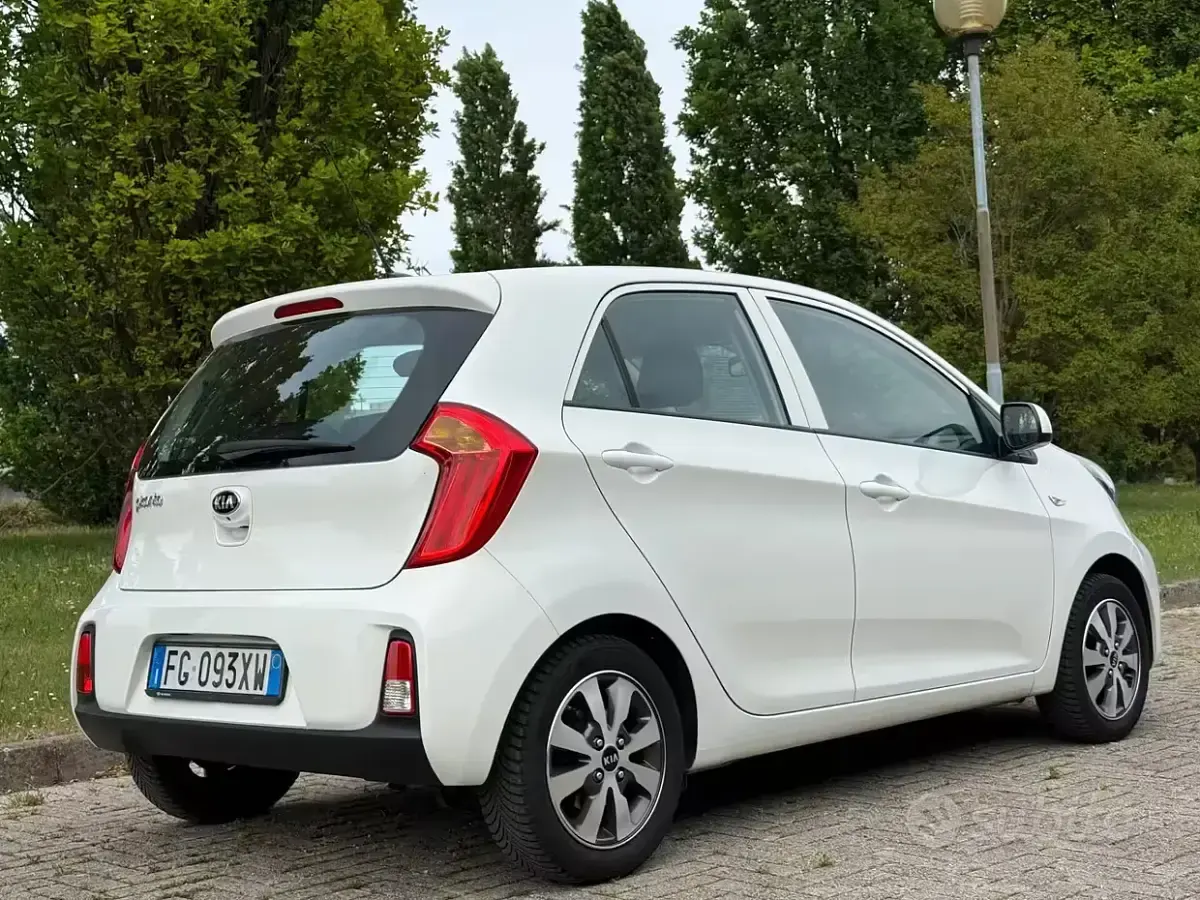 Używany Kia Picanto Active 67 KM (49 kW) 2017 Biały Hatchback