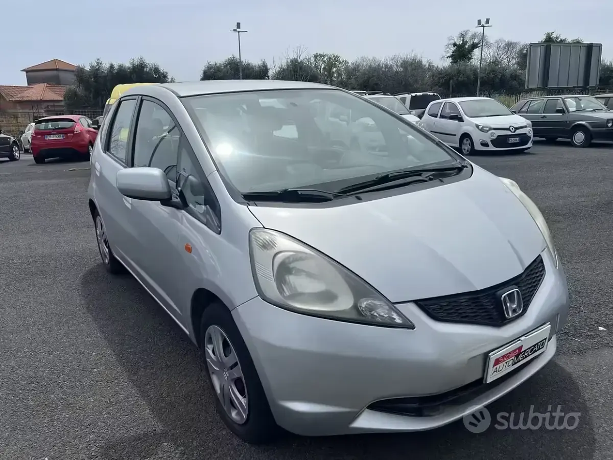 Usata Honda Jazz 90 CV (66 kW) 2010 Grigio Utilitaria