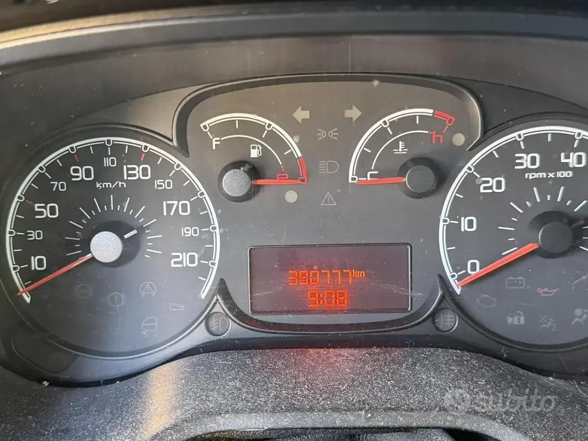 Usata Fiat Doblò 90 CV (66 kW) 2012 Bianco Monovolume