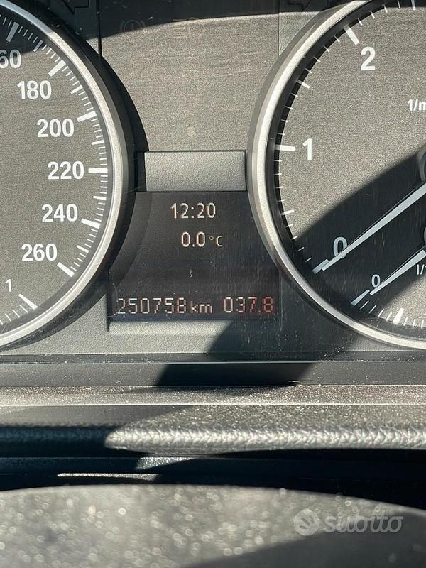 Usata BMW 320 177 CV (130 kW) 2010 Grigio Station wagon