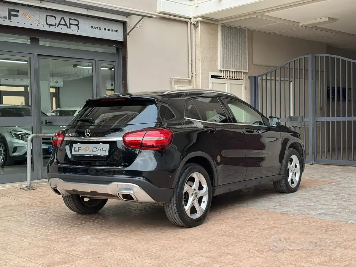 Usata Mercedes GLA200 136 CV (100 kW) 2017 Nero SUV