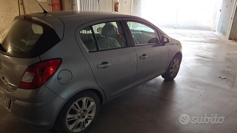 Usata Opel Corsa Cosmo 80 CV (58 kW) 2009 Grigio Utilitaria