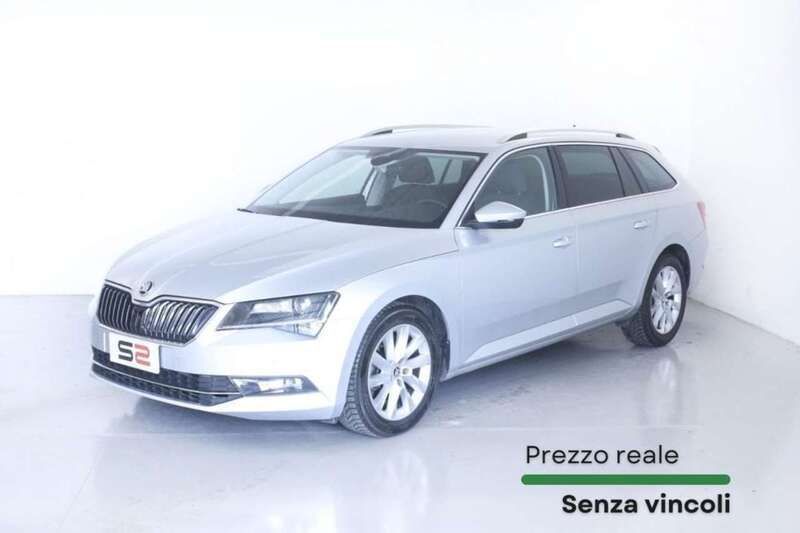 Argento Usata 2019 Skoda Superb Executive Station wagon | 19.500 € (Ottimo prezzo) - Immagine 1/4