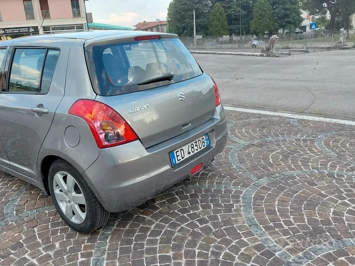 Second-hand Suzuki Swift GL 92 CP (67 kW) 2010 Gri Hatchback