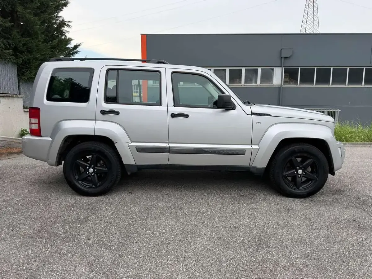 Usata Jeep Cherokee Limited 200 CV (147 kW) 2011 Argento SUV