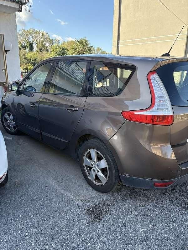 Usata Renault Scénic III Exception 120 CV (88 kW) 2009 Monovolume