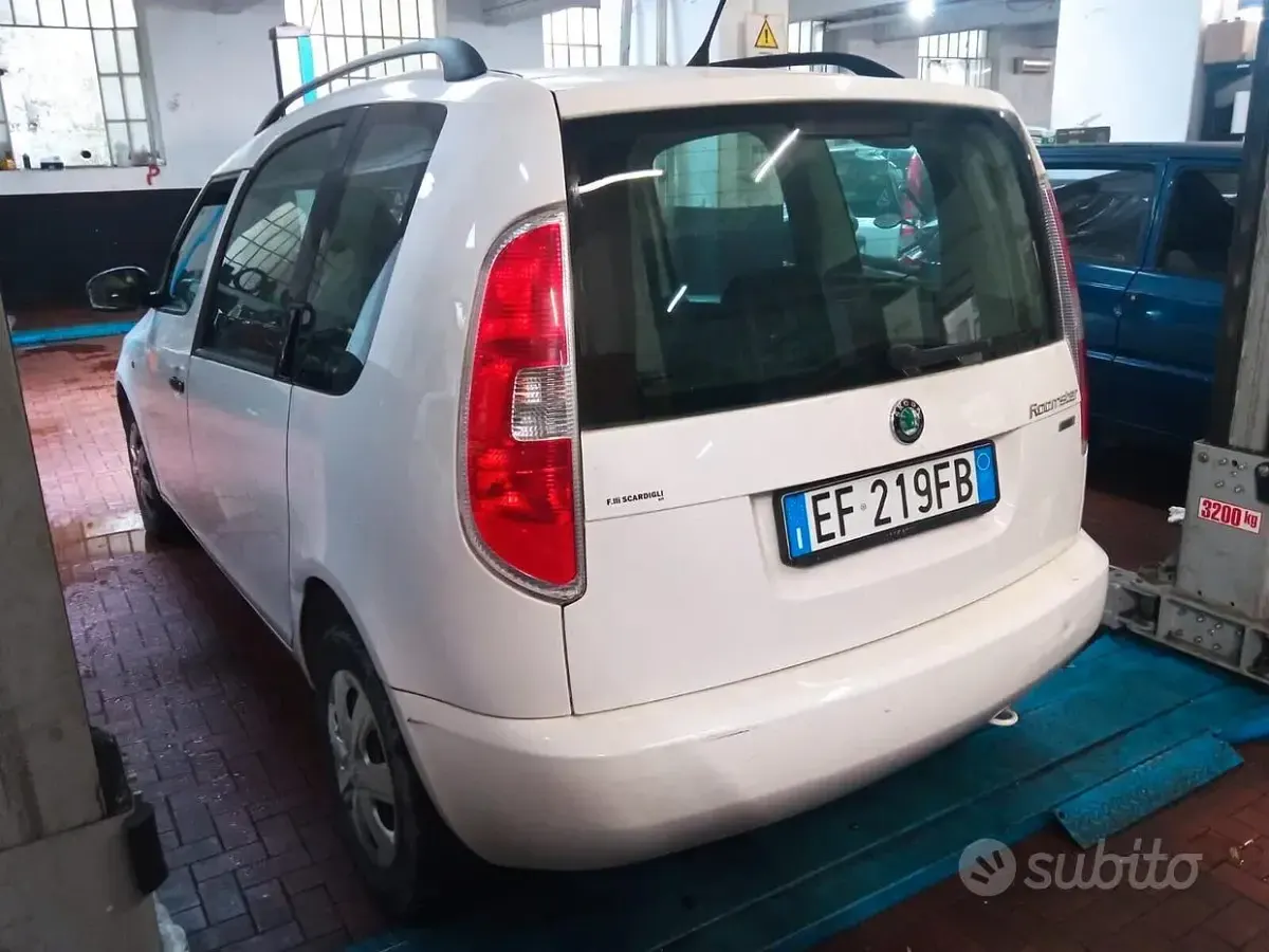 Usata Skoda Roomster Active 69 CV (50 kW) 2011 Bianco Monovolume