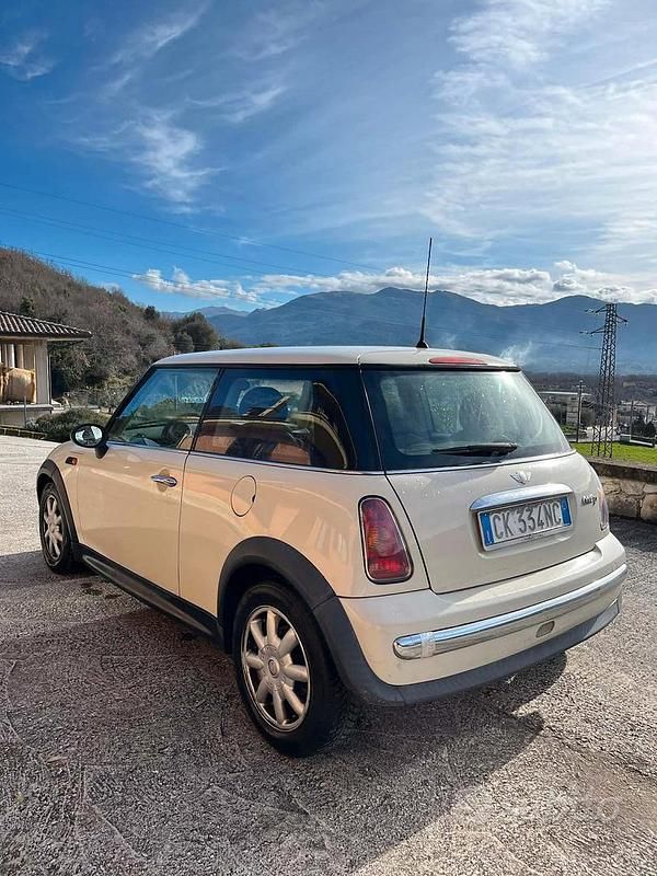 Usata Mini ONE 75 CV (55 kW) 2004 Bianco Utilitaria