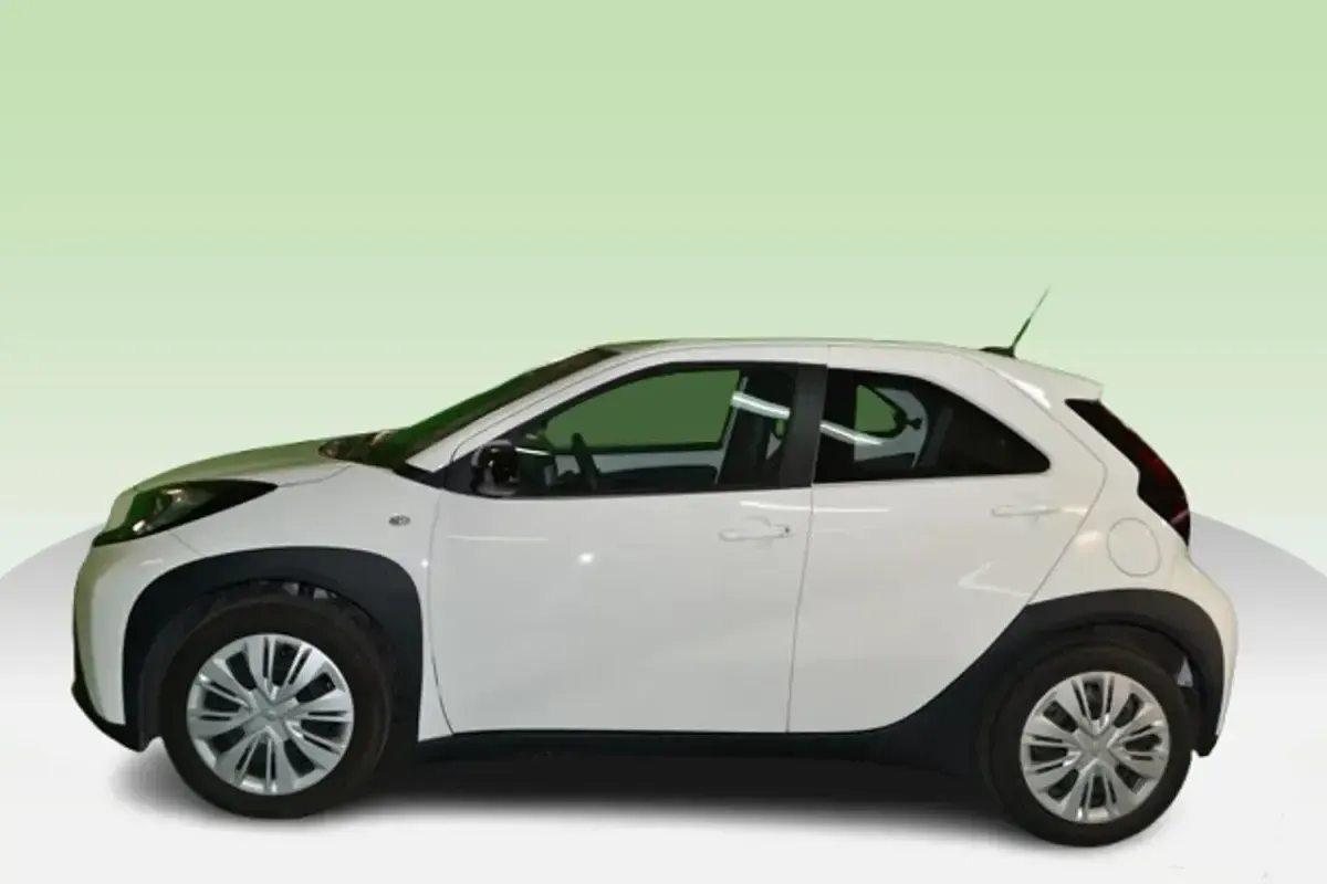 Usata Toyota Aygo X Active 72 CV (52 kW) 2025 Bianco SUV