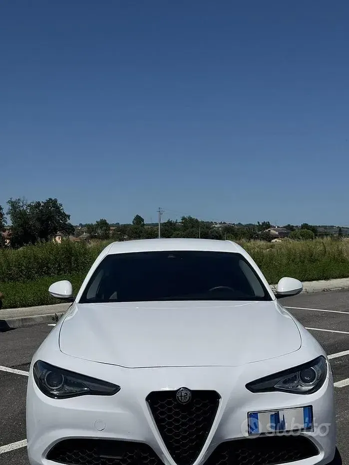 Usata Alfa Romeo Giulia 150 CV (110 kW) 2017 Bianco Berlina