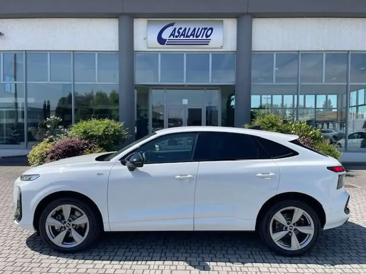 Nuova Audi Q3 Sportback Ambiente 204 CV (150 kW) 2025 Bianco arkona SUV